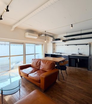 Live in a Tokyo Icon: Shuwa Meguro Ekimae Residence