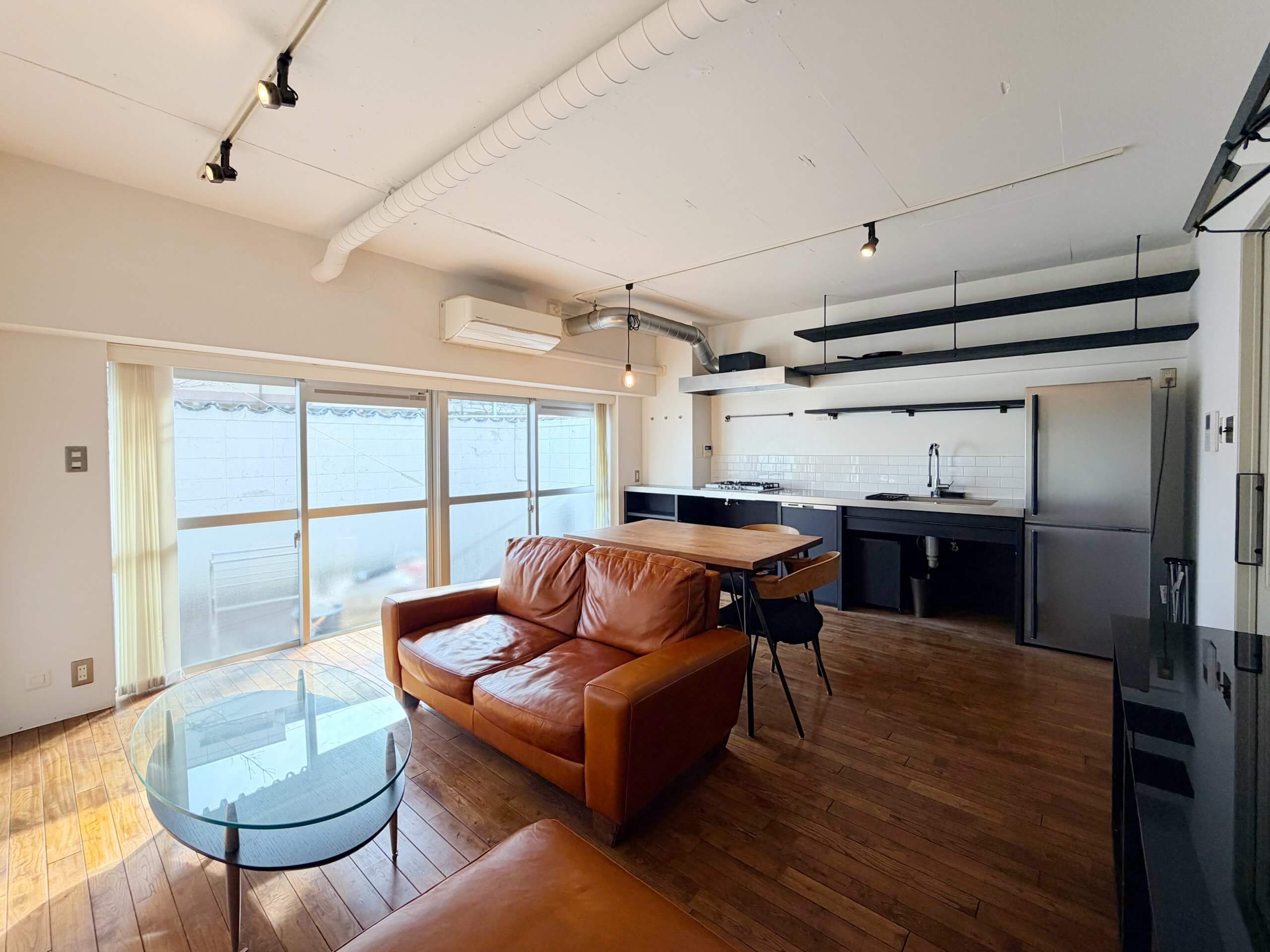 Live in a Tokyo Icon: Shuwa Meguro Ekimae Residence