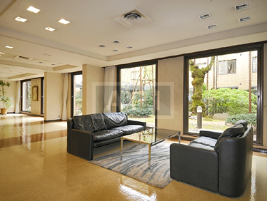 Lobby | YOYOGI TERRACE APARTMENT Exterior photo 05