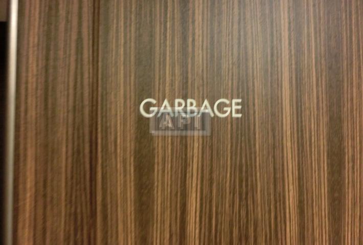 Garbage collection(each floor) | AZABU DAI-ICHI MANSIONS Exterior photo 12