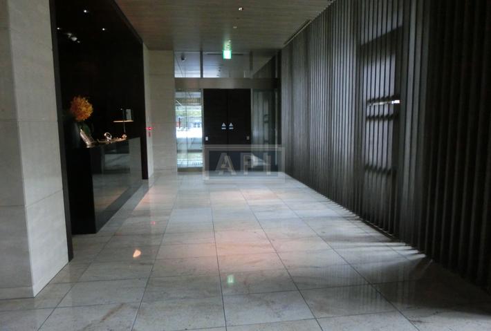 Entrance | HIRAKAWACHO MORI TOWER RESIDENCE Exterior photo 02