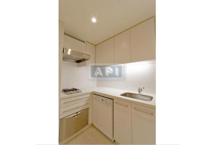 Kitchen | PARK AXIS AOYAMA 1-CHOME TOWER Interior photo 05