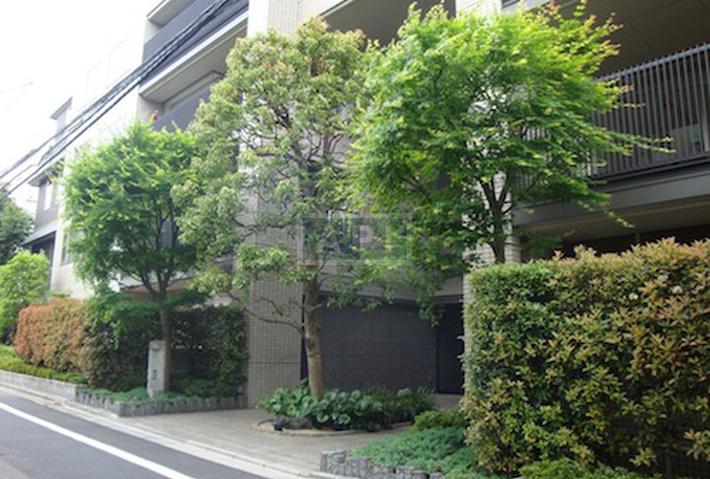 Exterior | ICHIGAYA ICHOZAKA APARTMENT Exterior photo 03