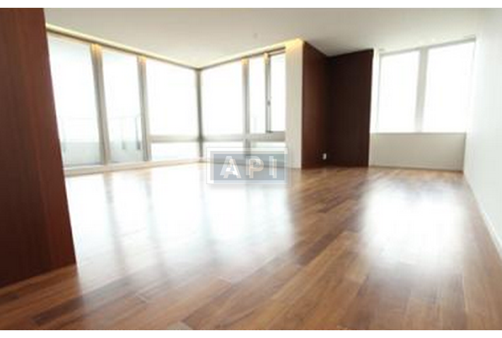 Living Dining  area | PARK AXIS AOYAMA 1-CHOME TOWER Interior photo 03