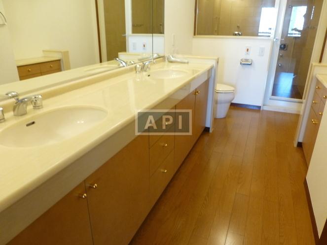  | GOTENYAMA TRUST COURT Interior photo 17