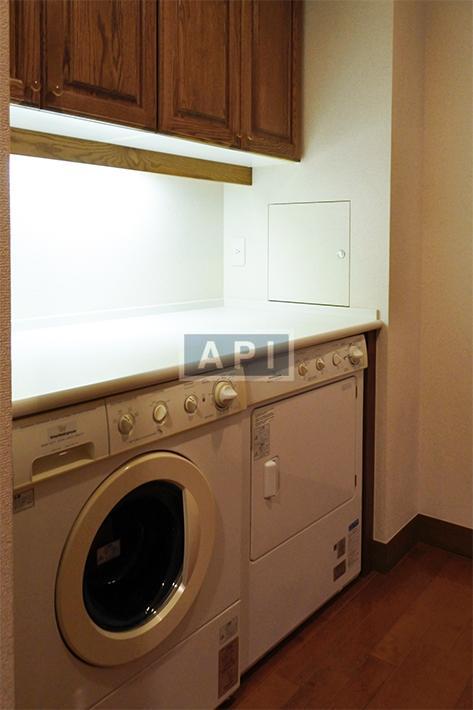  | THE OAK HILLS Interior photo 16