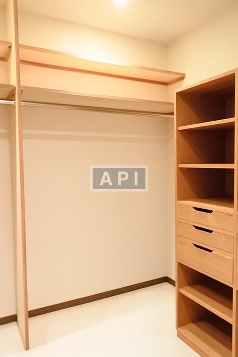  | THE OAK HILLS Interior photo 17