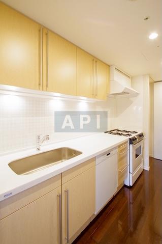  | IZUMI GARDEN RESIDENCE Interior photo 02