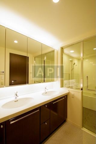  | IZUMI GARDEN RESIDENCE Interior photo 03
