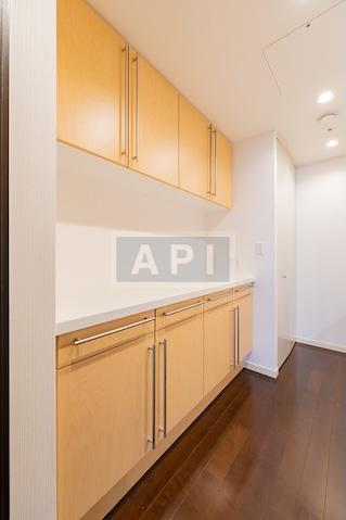  | IZUMI GARDEN RESIDENCE Interior photo 03