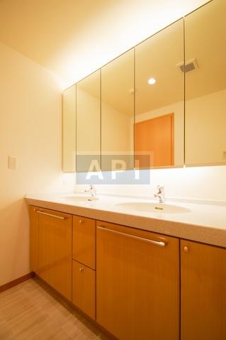  | IZUMI GARDEN RESIDENCE Interior photo 03