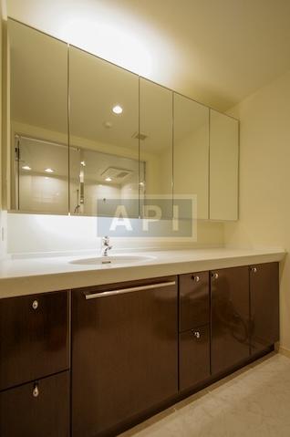  | IZUMI GARDEN RESIDENCE Interior photo 05