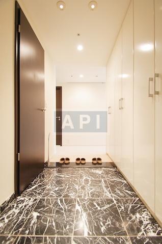  | LA TOUR CHIYODA Interior photo 12