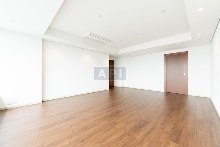  | LA TOUR MITA Interior photo 02