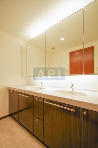  | IZUMI GARDEN RESIDENCE Interior photo 03