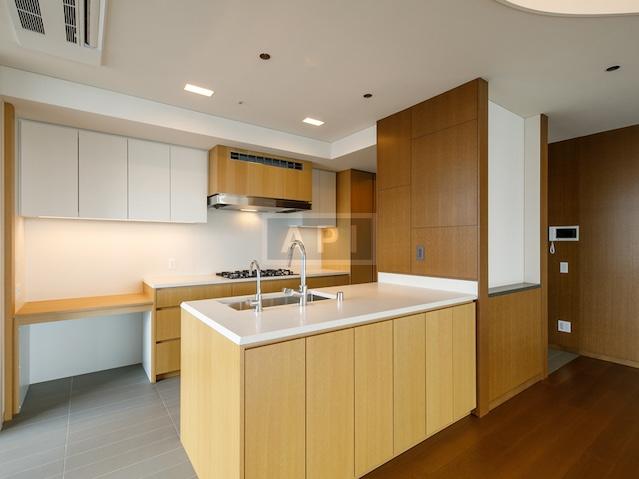  | TORANOMON HILLS RESIDENTIAL TOWER Interior photo 02