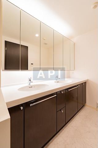  | IZUMI GARDEN RESIDENCE Interior photo 05