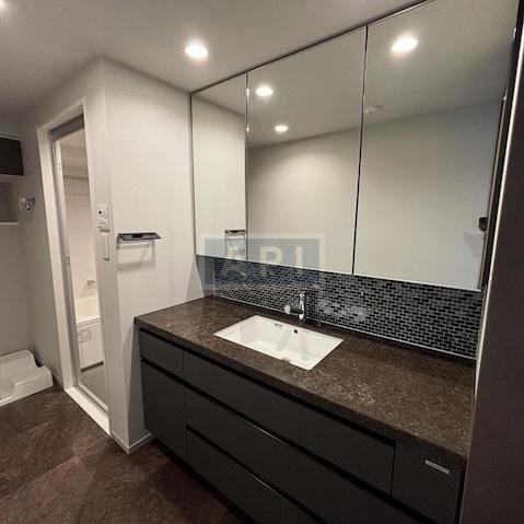  | LE UNDEU MINAMIAOYAMA Interior photo 04