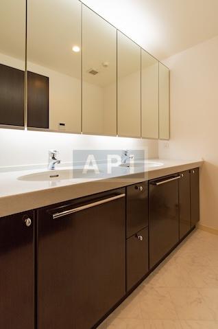  | IZUMI GARDEN RESIDENCE Interior photo 07