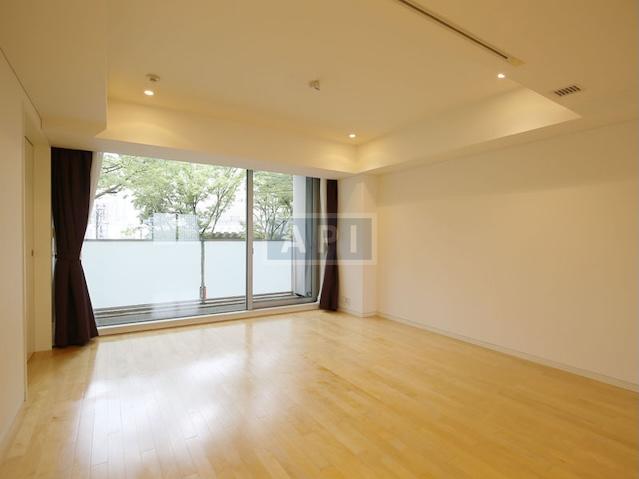  | OMOTESANDO HILLS ZELKOVA TERRACE Interior photo 02