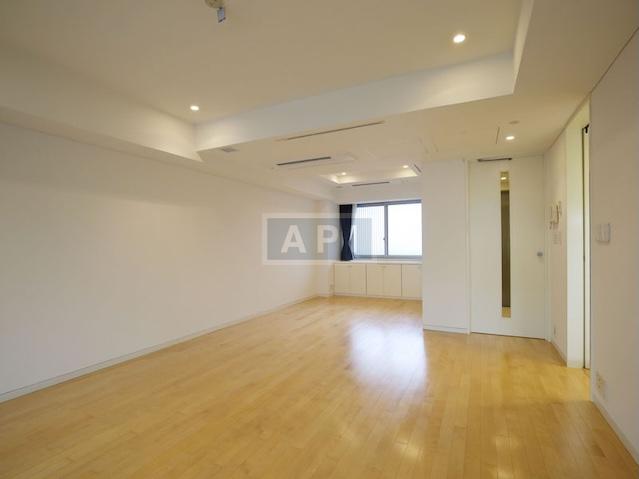  | OMOTESANDO HILLS ZELKOVA TERRACE Interior photo 03