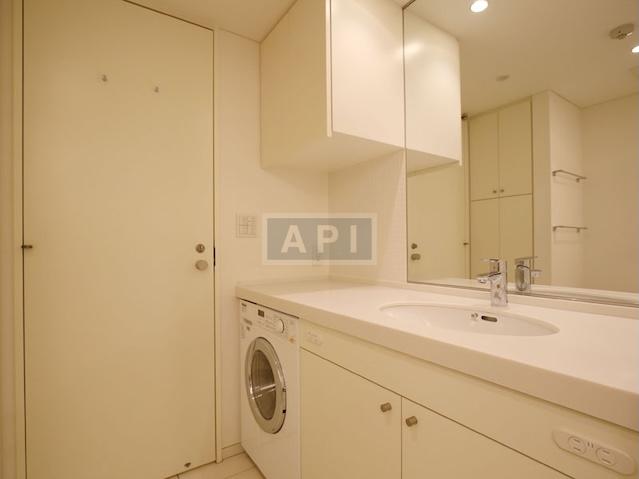  | OMOTESANDO HILLS ZELKOVA TERRACE Interior photo 12