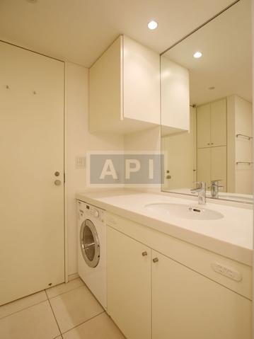  | OMOTESANDO HILLS ZELKOVA TERRACE Interior photo 13