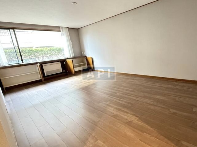  | MEGURO-MITA TRINITY Interior photo 09