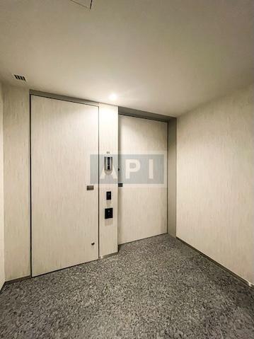  | PROUD JINGUMAE Interior photo 09