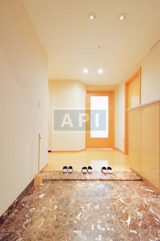  | IZUMI GARDEN RESIDENCE Interior photo 09