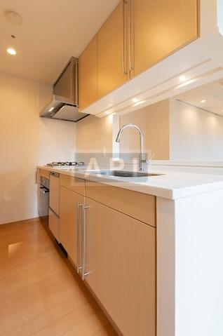  | IZUMI GARDEN RESIDENCE Interior photo 03
