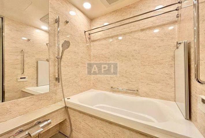  |  Interior photo 05