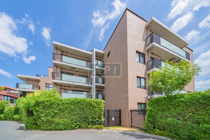  |  Exterior photo 04