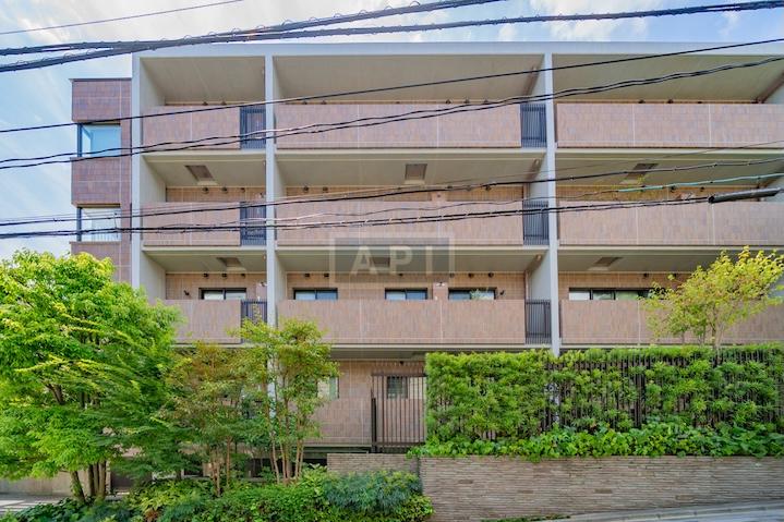  |  Exterior photo 06