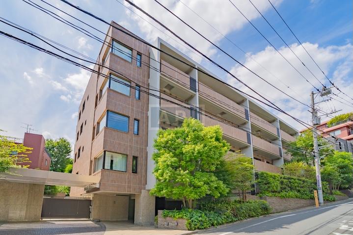  |  Exterior photo 01