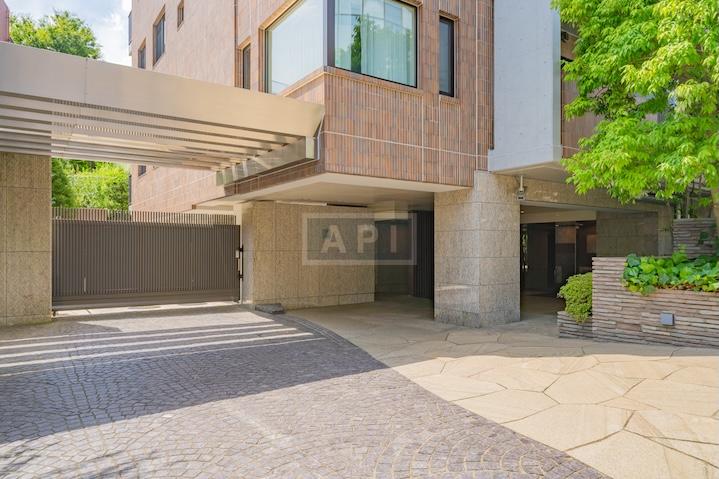  |  Exterior photo 07