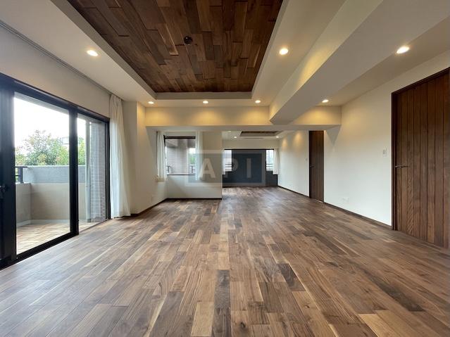  |  Interior photo 03