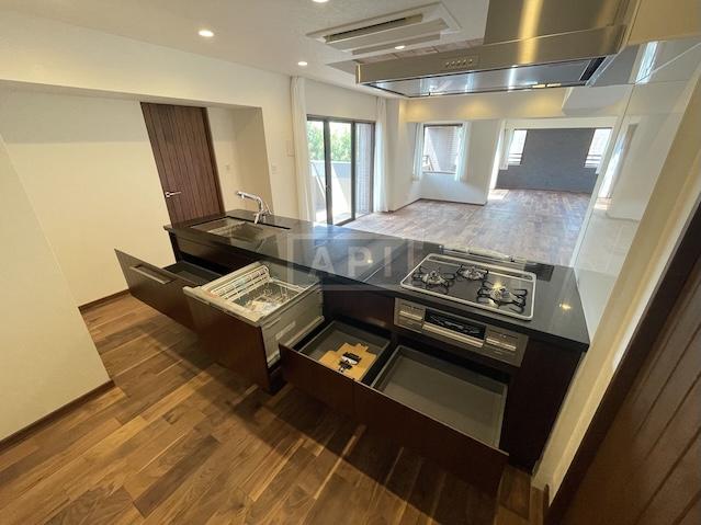  |  Interior photo 05