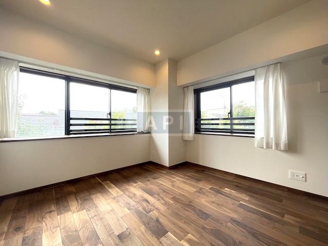  |  Interior photo 14