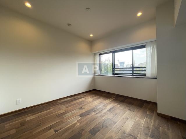  |  Interior photo 15