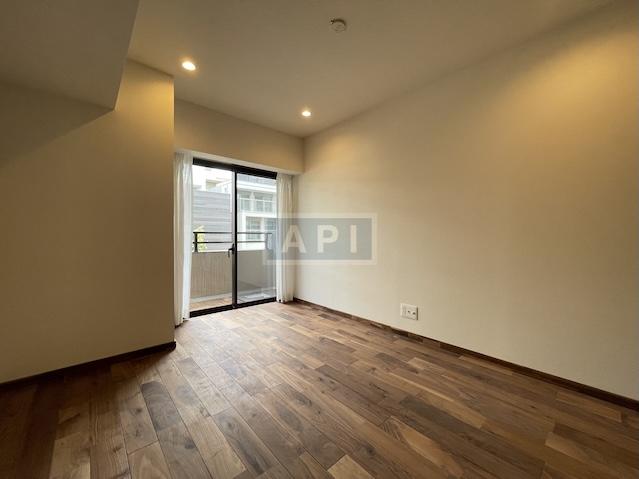  |  Interior photo 17