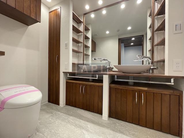  |  Interior photo 09