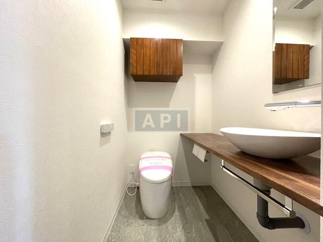  |  Interior photo 12