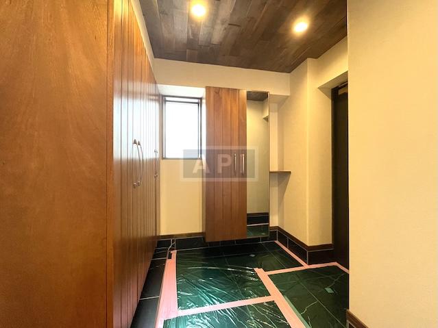  |  Interior photo 20