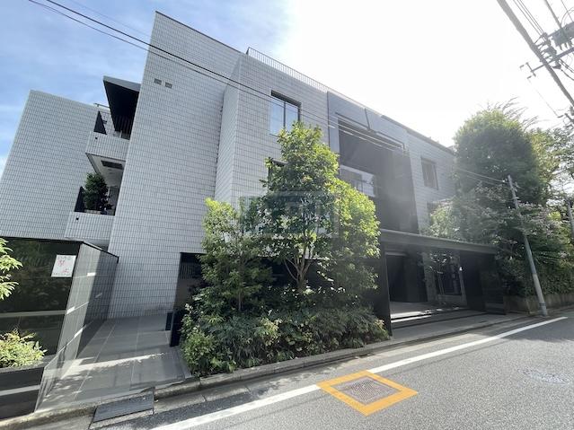  |  Exterior photo 01