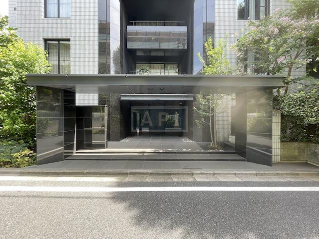  |  Exterior photo 03