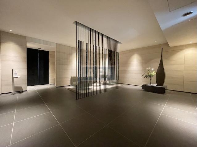  |  Exterior photo 04