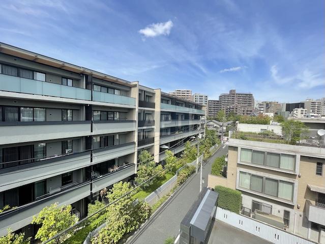 |  Exterior photo 09