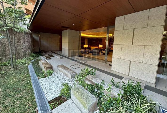  |  Exterior photo 03