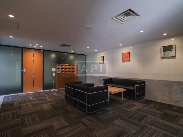  |  Exterior photo 05